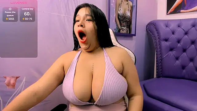 Snapshot of emma__milk_ chatting on 02/22/25, 11:24 emma milk online show from 02/22/25, 11:24