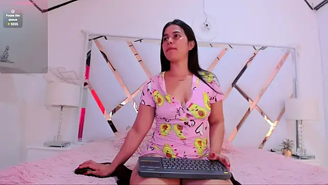 Snapshot of naughty__sara chatting on 03/04/25, 02:53 naughty sara online show from 03/04/25, 02:53