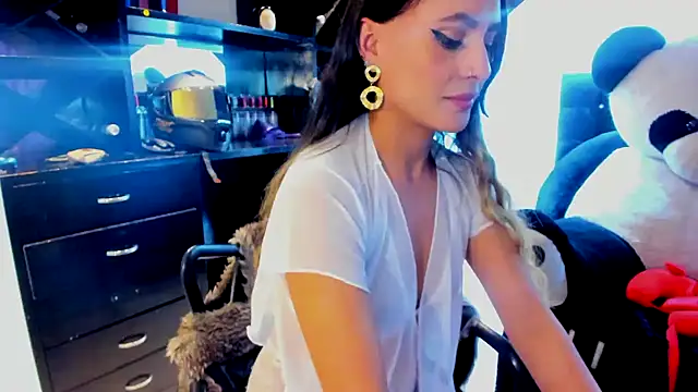 Coral Gibson online show from 02/01/25, 06:19