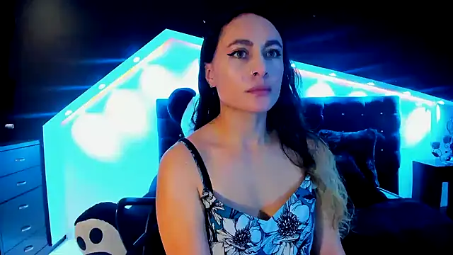 Coral Gibson online show from 02/03/25, 12:14