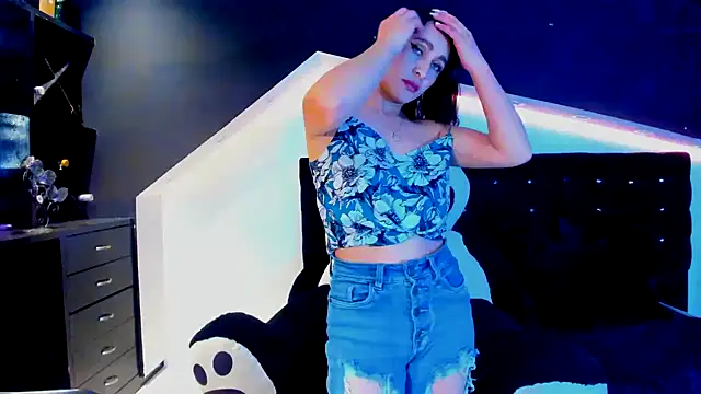 Coral Gibson online show from 02/03/25, 03:17