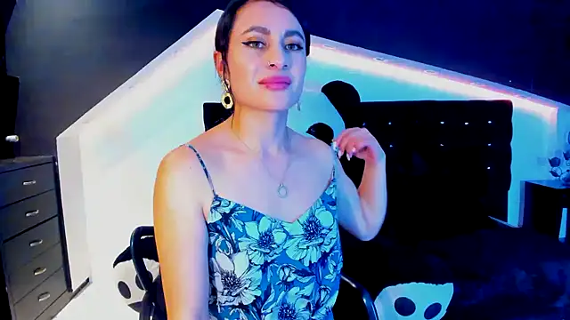 Coral Gibson online show from 02/03/25, 06:17