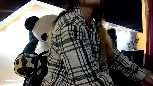 Coral Gibson online show from 02/14/25, 12:14