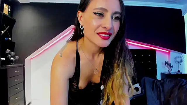 Coral Gibson online show from 03/18/25, 07:20