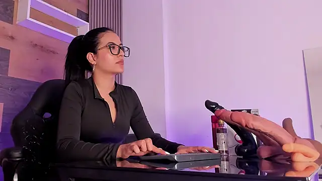 Snapshot of Ellaochoa chatting on 09/22/25, 11:45 Ellaochoa online show from 09/22/25, 11:45