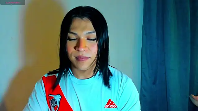 miavalentinaaa online show from 11/06/25, 12:22