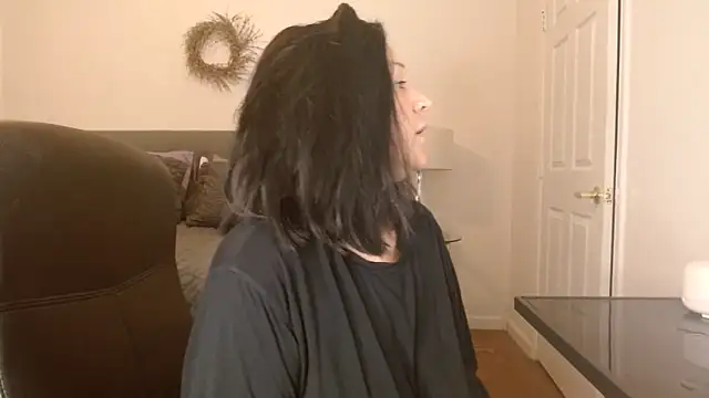 AlyssiaAmoreXO online show from 10/14/25, 06:42