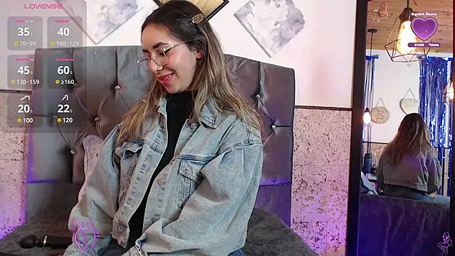 Snapshot of Scarlett_Khan chatting on 01/18/25, 02:58 Scarlett Khan online show from 01/18/25, 02:58