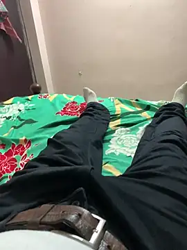 Snapshot of desiduzz21 chatting on 10/15/25, 03:45 desiduzz21 online show from 10/15/25, 03:45