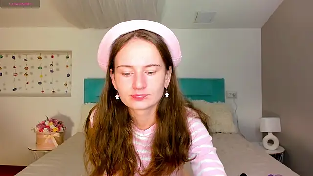 L1ittle kitty  online show from 09/09/25, 05:29