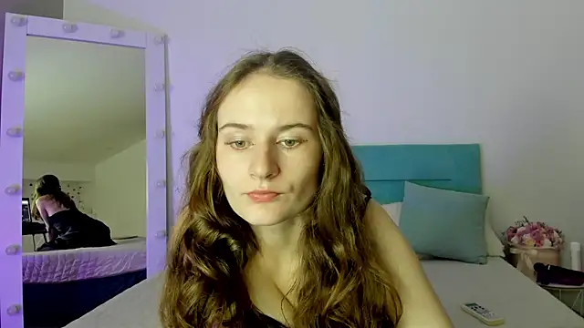 L1ittle kitty  online show from 10/15/25, 05:29