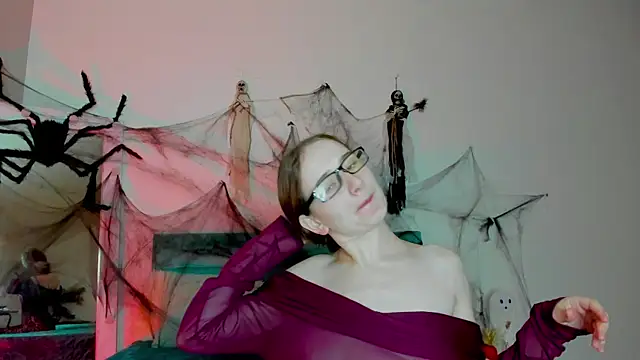 L1ittle kitty  online show from 10/25/25, 05:37