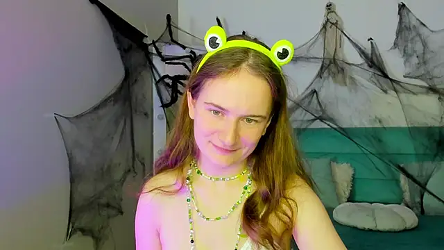 L1ittle kitty  online show from 10/27/25, 06:39