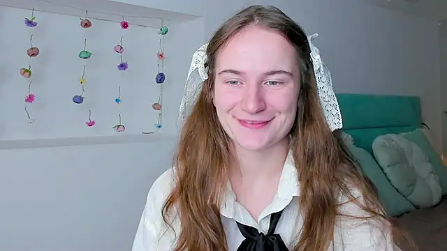 L1ittle kitty  online show from 11/16/25, 06:41