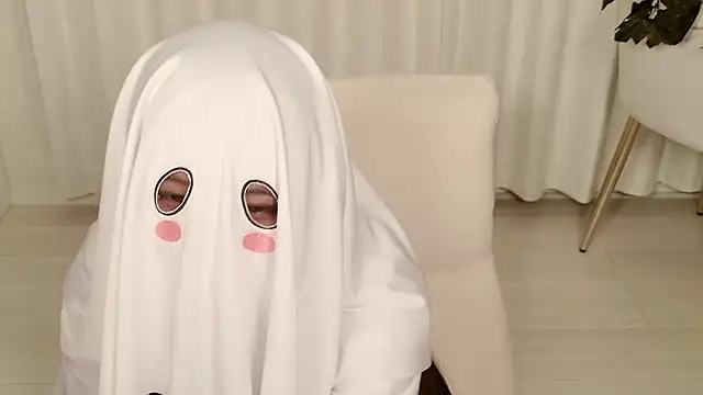 yuki room online show from 10/31/25, 01:01