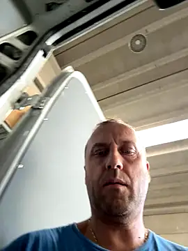 Snapshot of Lecatore80 chatting on 10/28/25, 02:20 Lecatore80 online show from 10/28/25, 02:20