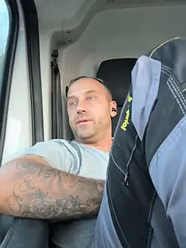 Snapshot of Lecatore80 chatting on 11/13/25, 03:55 Lecatore80 online show from 11/13/25, 03:55