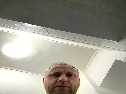 Snapshot of Lecatore80 chatting on 11/18/25, 05:17 Lecatore80 online show from 11/18/25, 05:17