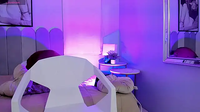 Lucy Williiams online show from 02/05/25, 06:46