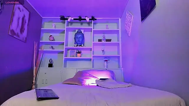 Lucy Williiams online show from 03/19/25, 07:27