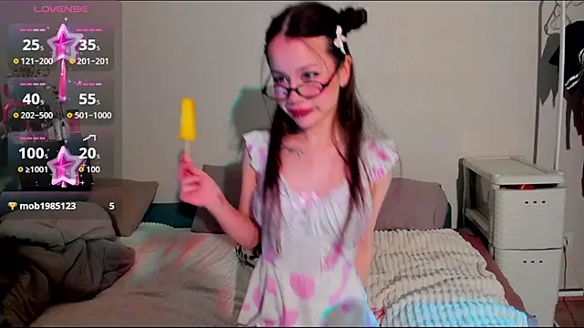 Anikka Liam online show from 10/04/25, 12:19