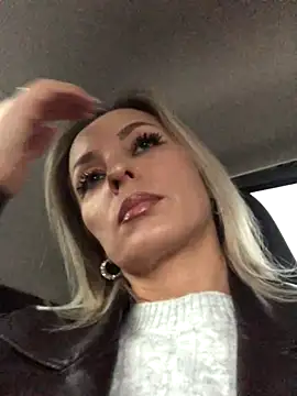 Diamond Bunny  online show from 10/29/25, 02:30