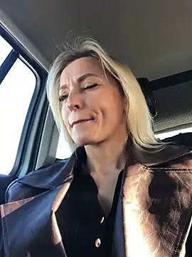 Diamond Bunny  online show from 11/01/25, 11:34