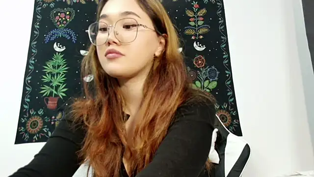 Snapshot of Jennatyan chatting on 09/19/25, 01:45 Jennatyan online show from 09/19/25, 01:45