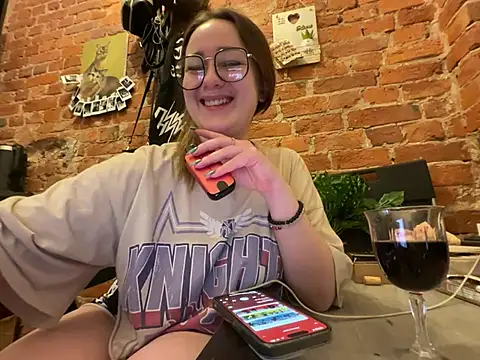 Snapshot of Emma_B1uem chatting on 12/12/24, 12:59 Emma B1uem online show from 12/12/24, 12:59