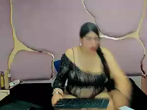 Snapshot of Criistaal_ chatting on 02/28/25, 05:59 Criistaal  online show from 02/28/25, 05:59