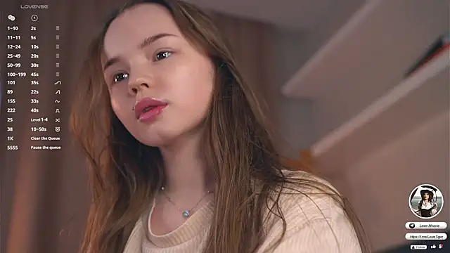 Snapshot of Miss_miracle chatting on 10/15/25, 04:01 Miss miracle online show from 10/15/25, 04:01