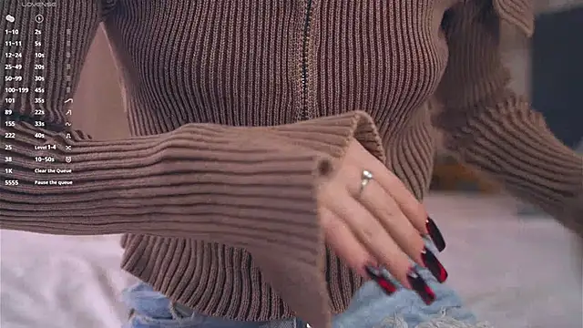 Snapshot of Miss_miracle chatting on 10/17/25, 04:04 Miss miracle online show from 10/17/25, 04:04