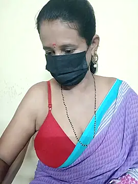 Snapshot of akshara_22 chatting on 01/19/25, 04:04 akshara 22 online show from 01/19/25, 04:04