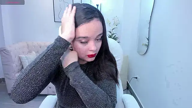 Bella-hadiid online show from 01/12/25, 11:39