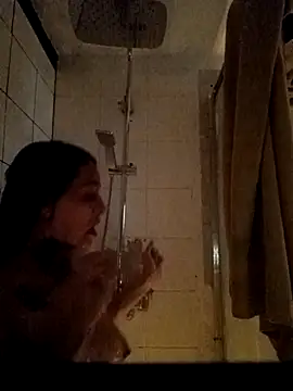 Snapshot of Canarybeauty95 chatting on 11/16/25, 04:45 Canarybeauty95 online show from 11/16/25, 04:45