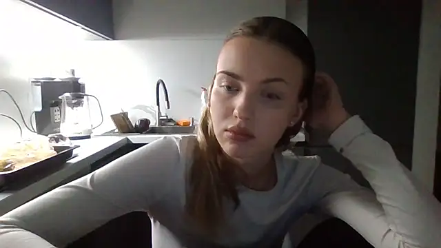 Snapshot of Sweety_Nika chatting on 09/23/25, 08:56 Sweety Nika online show from 09/23/25, 08:56