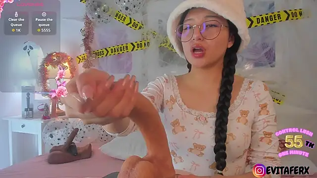 Eva depp online show from 10/28/25, 05:37