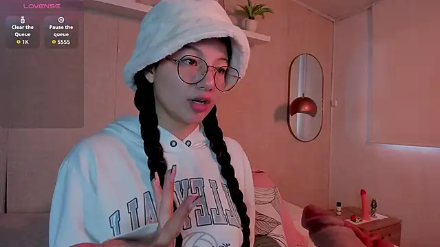 Eva depp online show from 11/11/25, 01:22