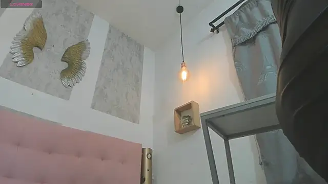 zhamira 21 online show from 10/18/25, 10:43