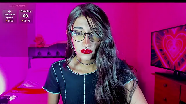 Snapshot of Lararose01 chatting on 12/02/24, 04:20 Lararose01 online show from 12/02/24, 04:20