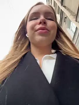 Snapshot of mur_girl chatting on 10/15/25, 01:00 mur girl online show from 10/15/25, 01:00