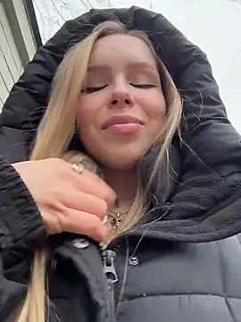 Snapshot of mur_girl chatting on 11/26/25, 11:44 mur girl online show from 11/26/25, 11:44