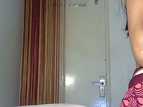 MAAYRA 09 online show from 11/09/25, 11:41