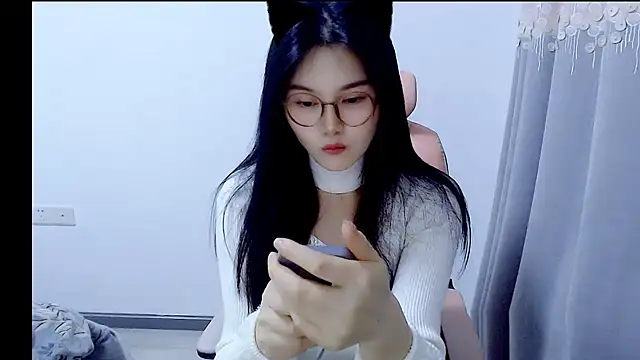 Snapshot of Little-sweet chatting on 10/31/25, 12:28 Little-sweet online show from 10/31/25, 12:28