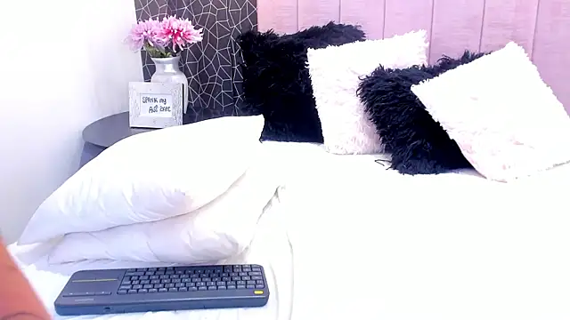 Snapshot of Violet_Grace chatting on 01/16/25, 07:20 Violet Grace online show from 01/16/25, 07:20