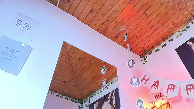 Naia x online show from 10/24/25, 07:54