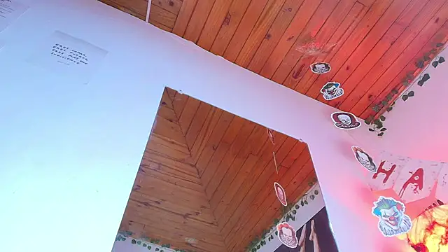 Naia x online show from 10/29/25, 07:37