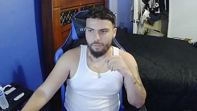 Snapshot of MasterKvn chatting on 03/11/25, 08:20 MasterKvn online show from 03/11/25, 08:20