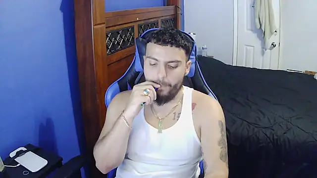 Snapshot of MasterKvn chatting on 03/12/25, 10:05 MasterKvn online show from 03/12/25, 10:05