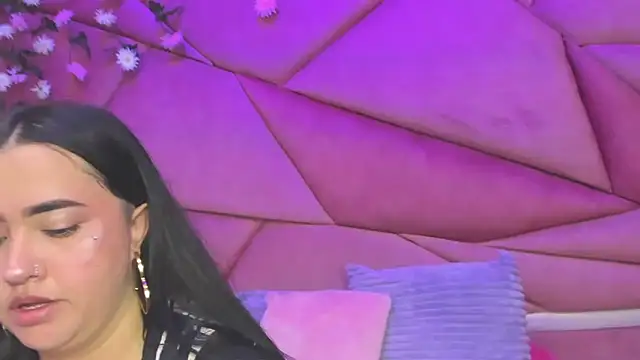 Victoria Rossy online show from 11/24/25, 07:57